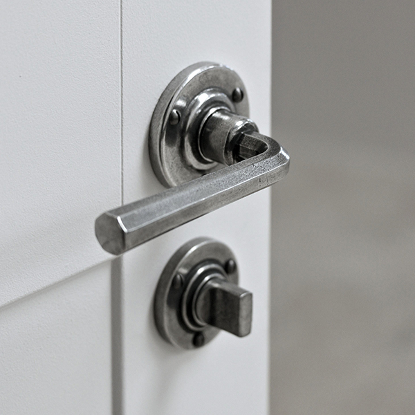 Finesse Round Pewter Thumbturn Lock Set Finesse